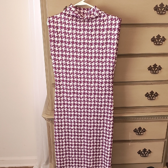 H&M Dresses & Skirts - H&M purple and white Chic Houndstooth Sleeveless Dress